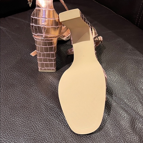 Rampage Womens 8 Rose Gold Vegan Leather Croc Gator Heels Sandals Shoes - Picture 4 of 4